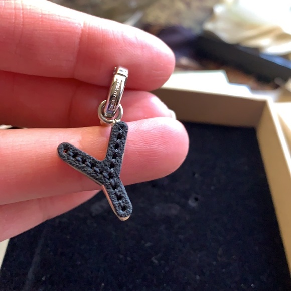 Authentic BURBERRY Silver/Leather- Y -Key/Charm/pendant .. - Picture 7 of 7